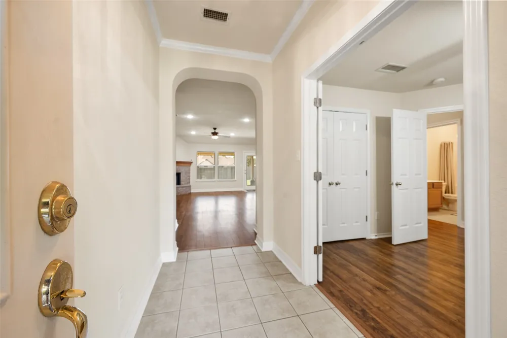 1104 Starling Court Burleson, TX 76028