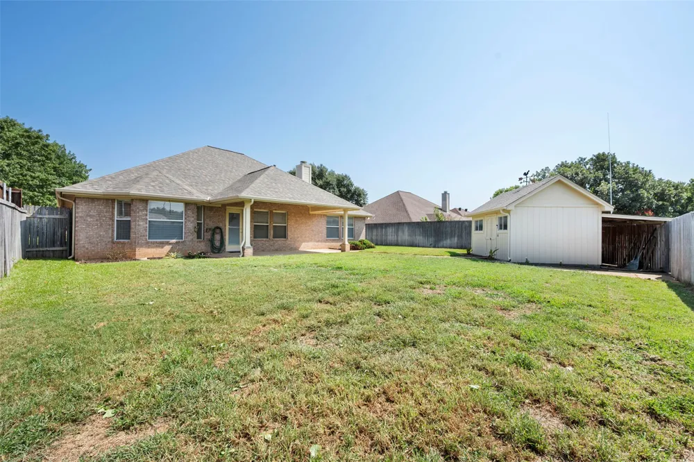 1104 Starling Court Burleson, TX 76028