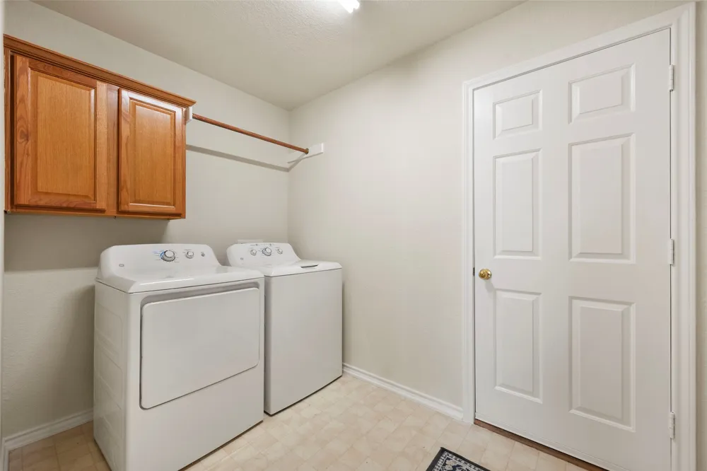 1104 Starling Court Burleson, TX 76028