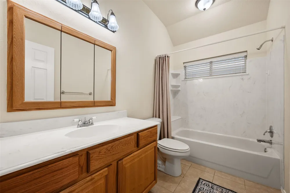 1104 Starling Court Burleson, TX 76028