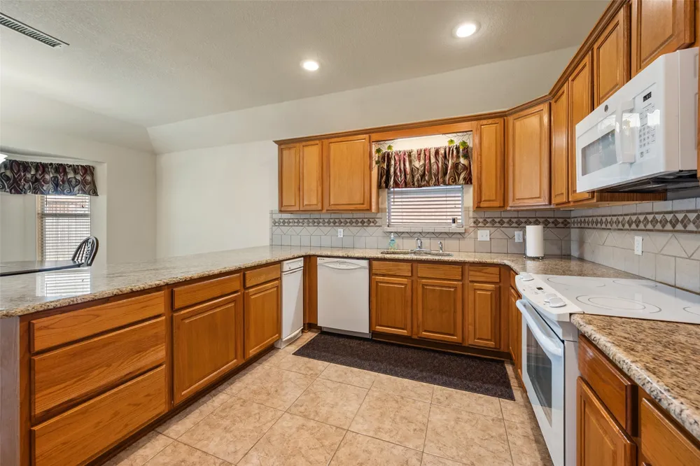1104 Starling Court Burleson, TX 76028