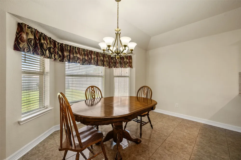 1104 Starling Court Burleson, TX 76028
