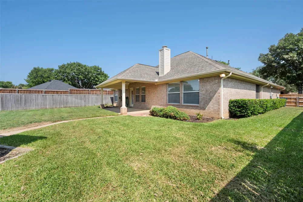 1104 Starling Court Burleson, TX 76028