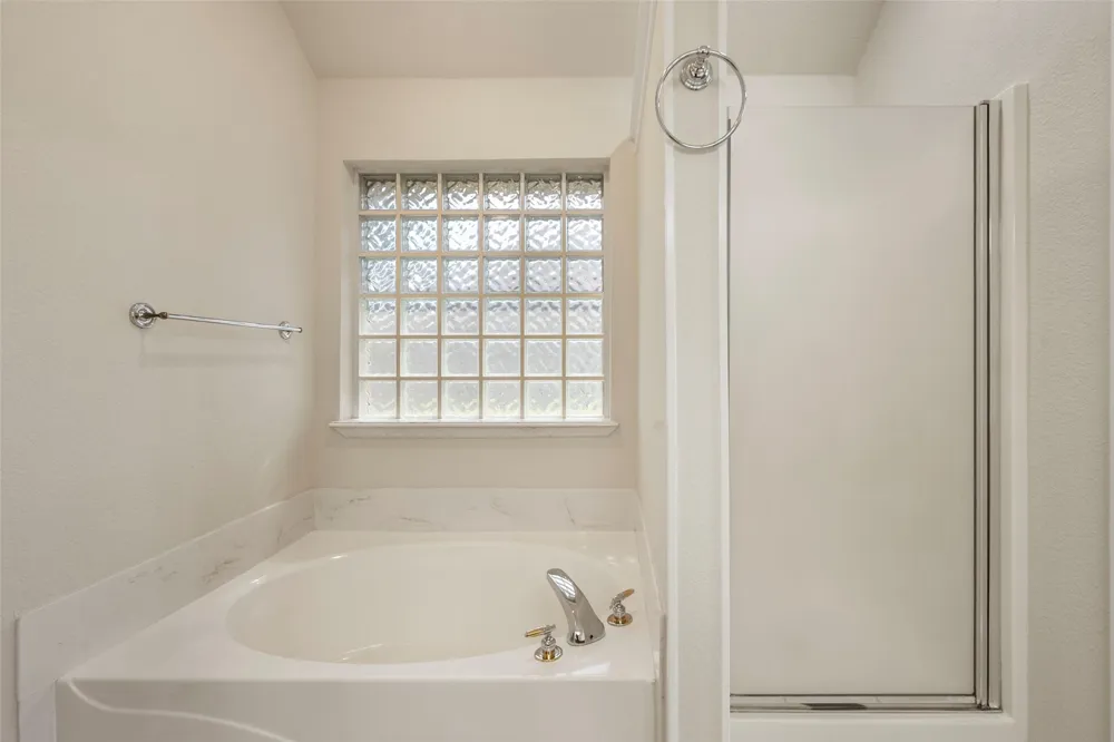 1104 Starling Court Burleson, TX 76028
