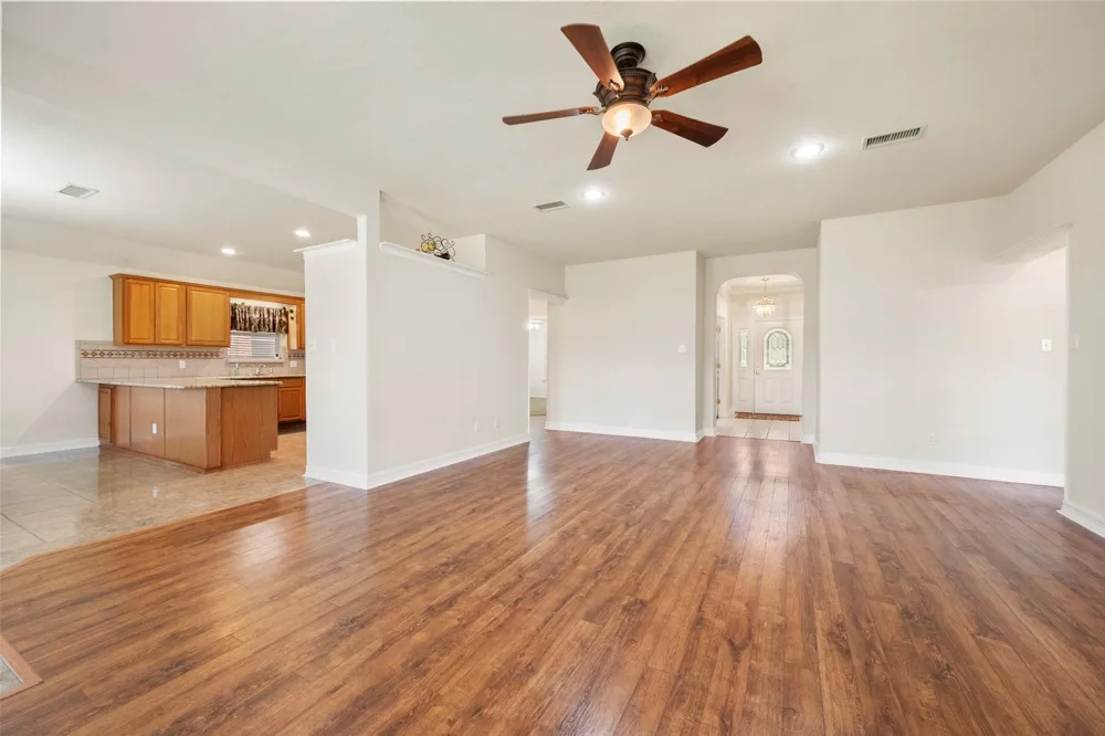 1104 Starling Court Burleson, TX 76028