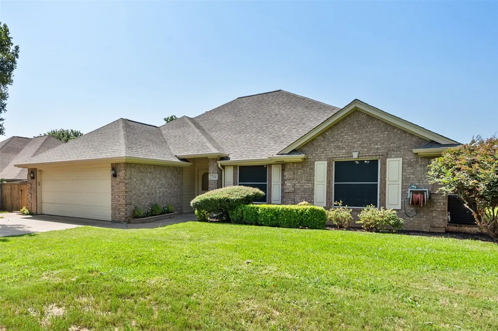 1104 Starling Court Burleson, TX 76028