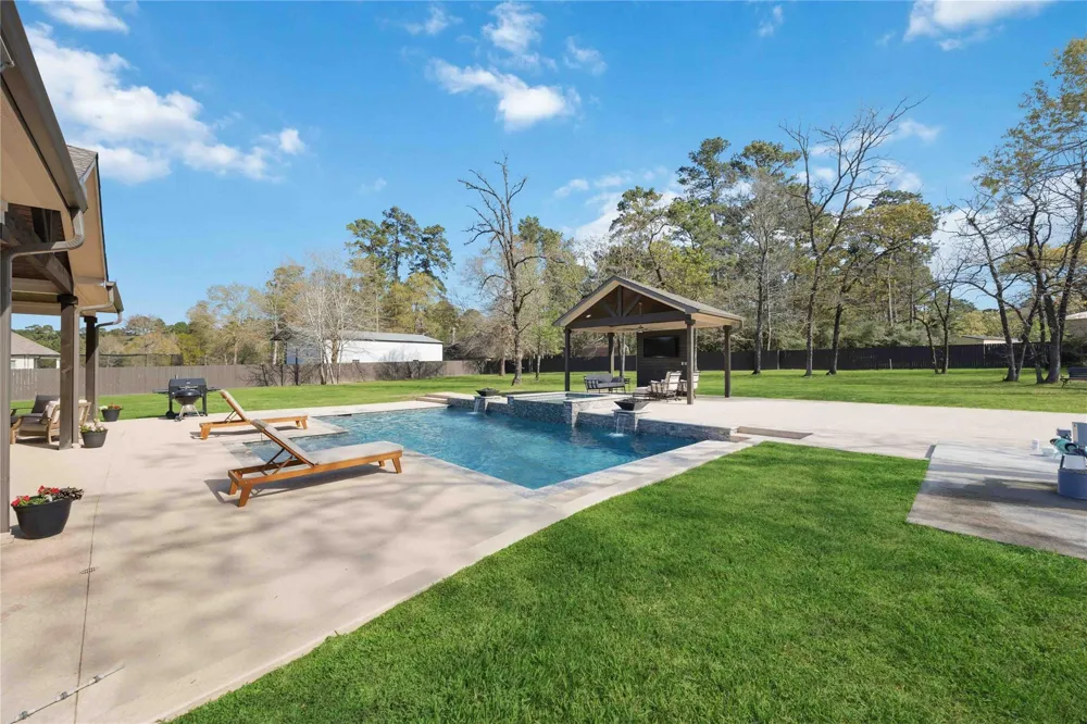 33510 Walnut Xing Magnolia, TX 77355