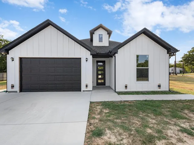1119 20th Street Bridgeport, TX 76426