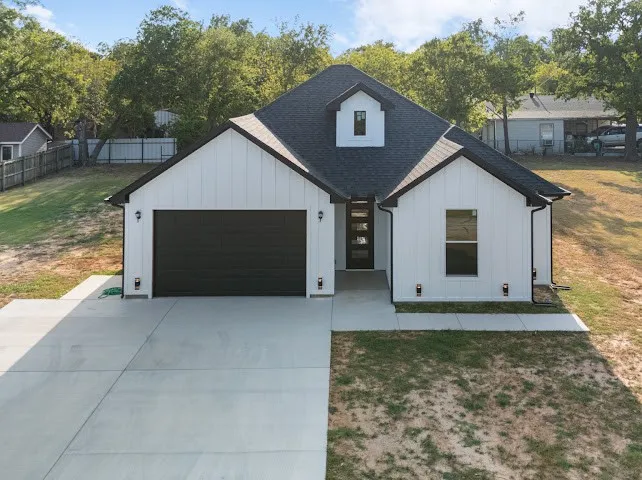 1119 20th Street Bridgeport, TX 76426