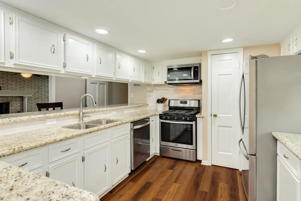 102 Buttercup Street Lake Jackson, TX 77566