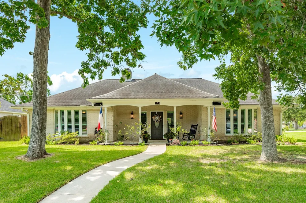 102 Buttercup Street Lake Jackson, TX 77566
