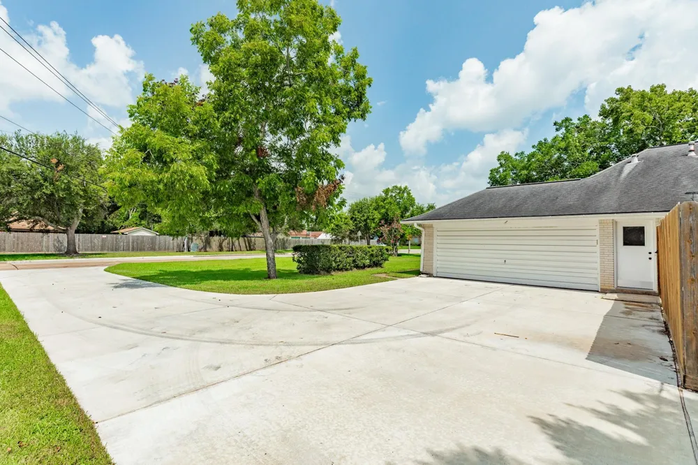 102 Buttercup Street Lake Jackson, TX 77566