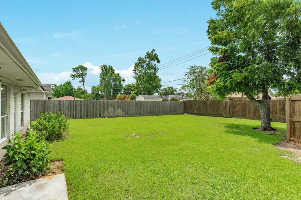 102 Buttercup Street Lake Jackson, TX 77566