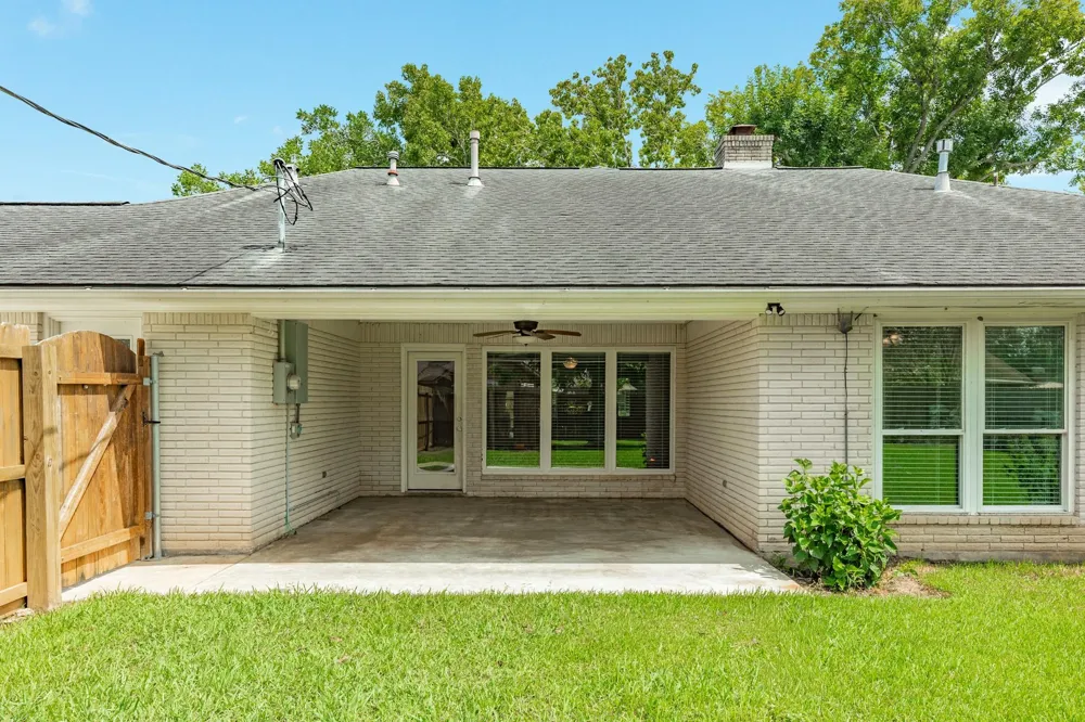 102 Buttercup Street Lake Jackson, TX 77566