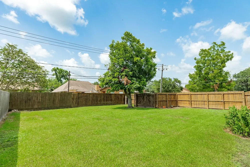 102 Buttercup Street Lake Jackson, TX 77566