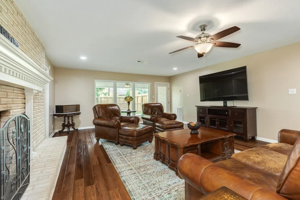 102 Buttercup Street Lake Jackson, TX 77566