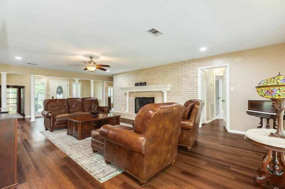 102 Buttercup Street Lake Jackson, TX 77566