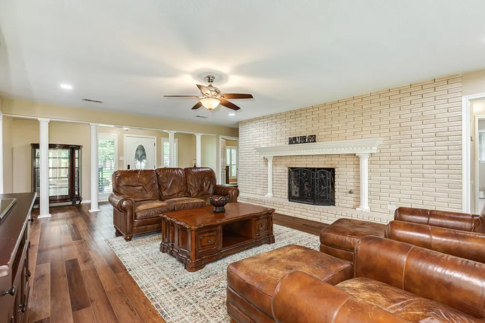 102 Buttercup Street Lake Jackson, TX 77566