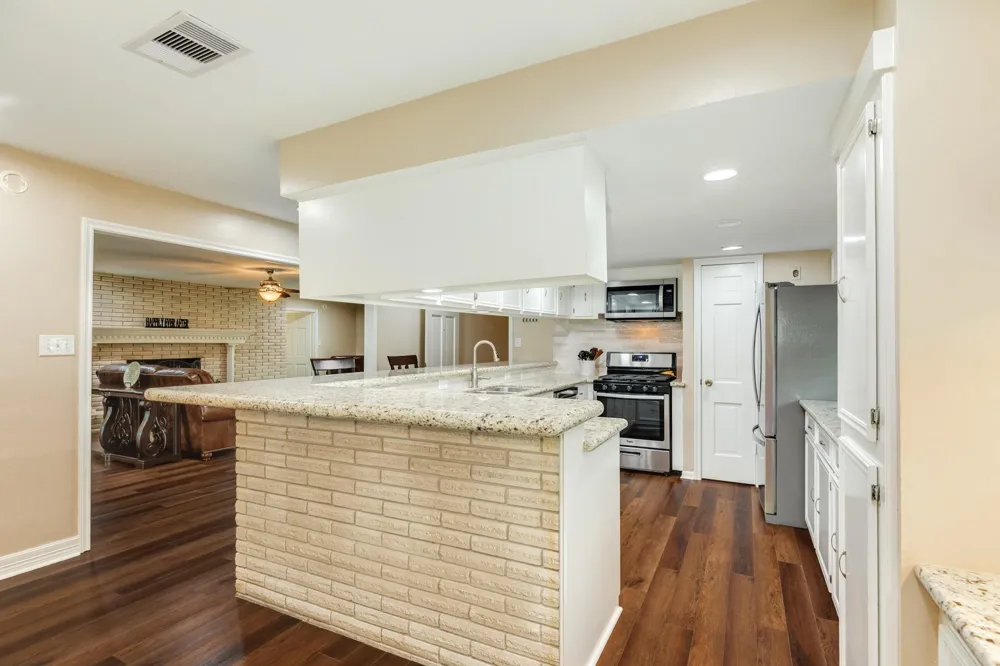 102 Buttercup Street Lake Jackson, TX 77566