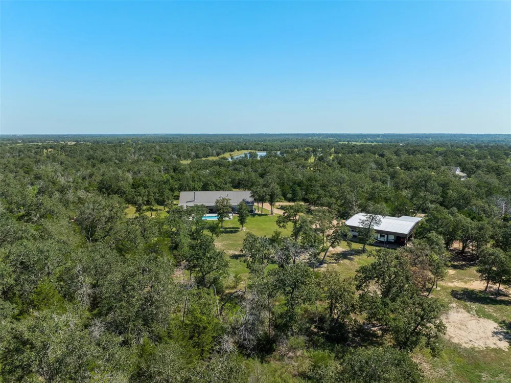 7541 Halamicek Loop Fayetteville, TX 78940