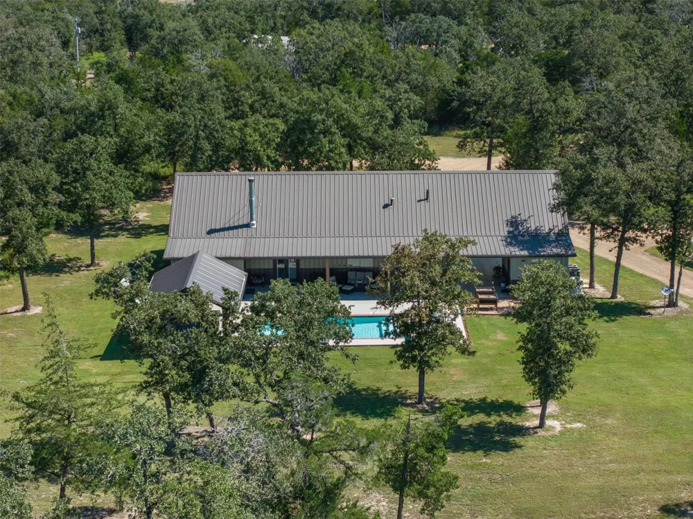 7541 Halamicek Loop Fayetteville, TX 78940