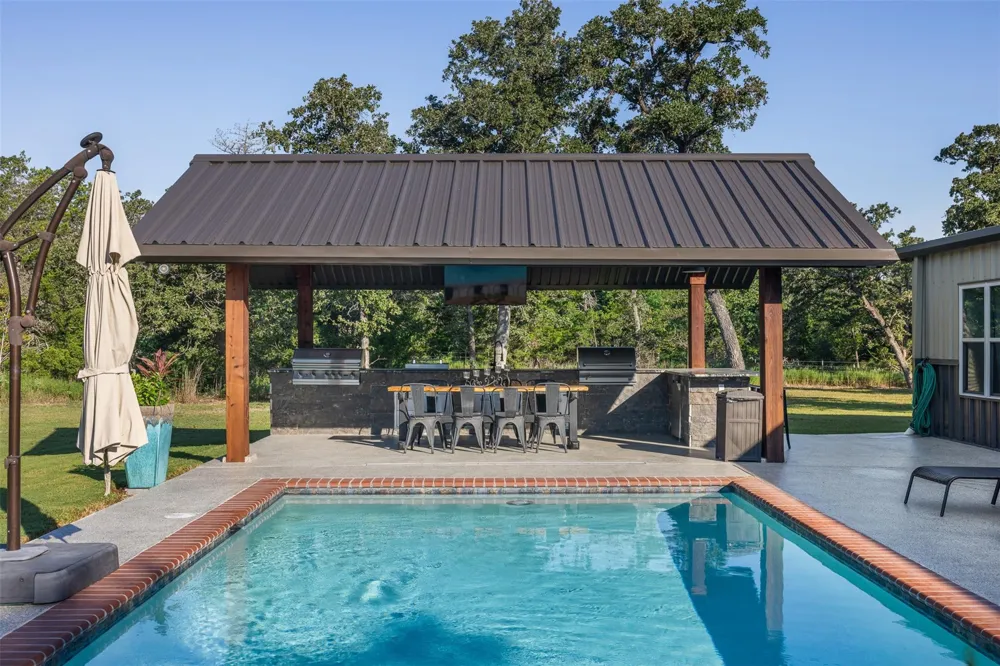 7541 Halamicek Loop Fayetteville, TX 78940