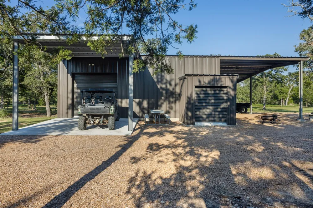 7541 Halamicek Loop Fayetteville, TX 78940