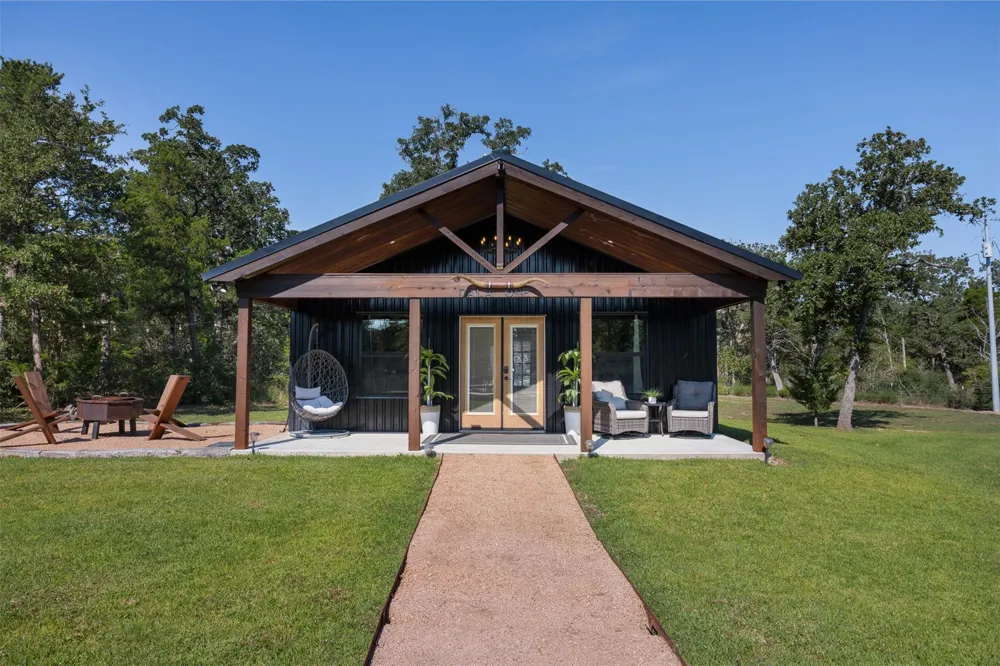 7541 Halamicek Loop Fayetteville, TX 78940