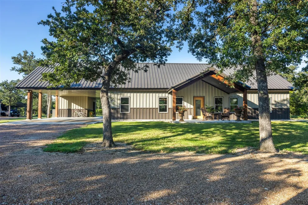 7541 Halamicek Loop Fayetteville, TX 78940