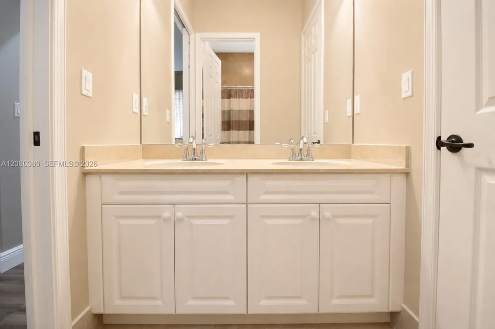 8514 NW 37th Ct Cooper City, FL 33024