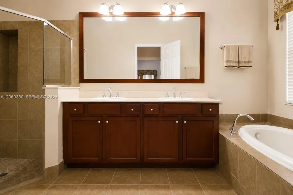 8514 NW 37th Ct Cooper City, FL 33024