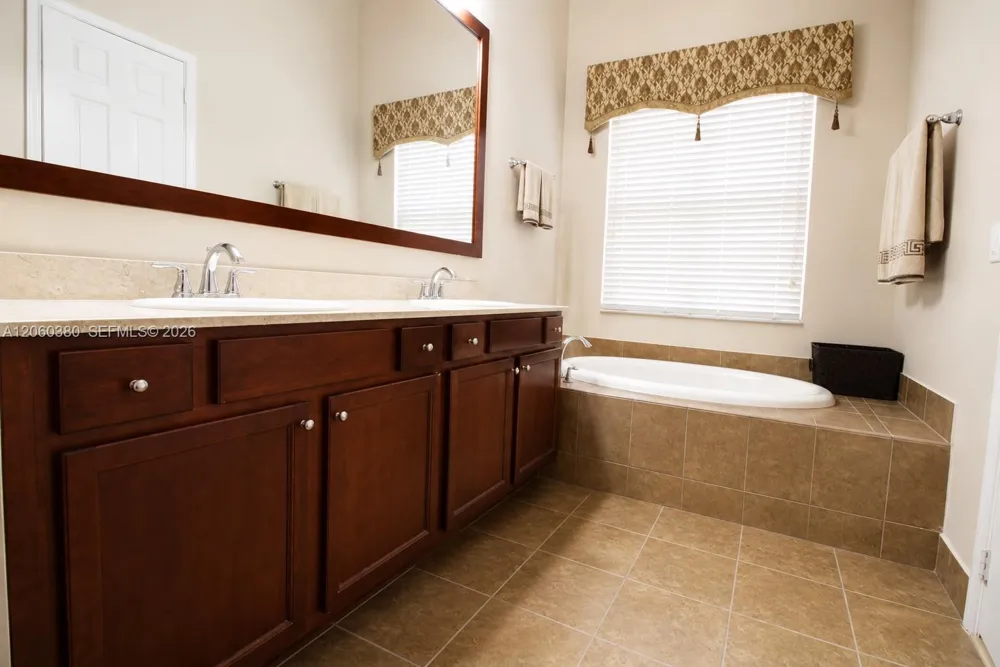 8514 NW 37th Ct Cooper City, FL 33024