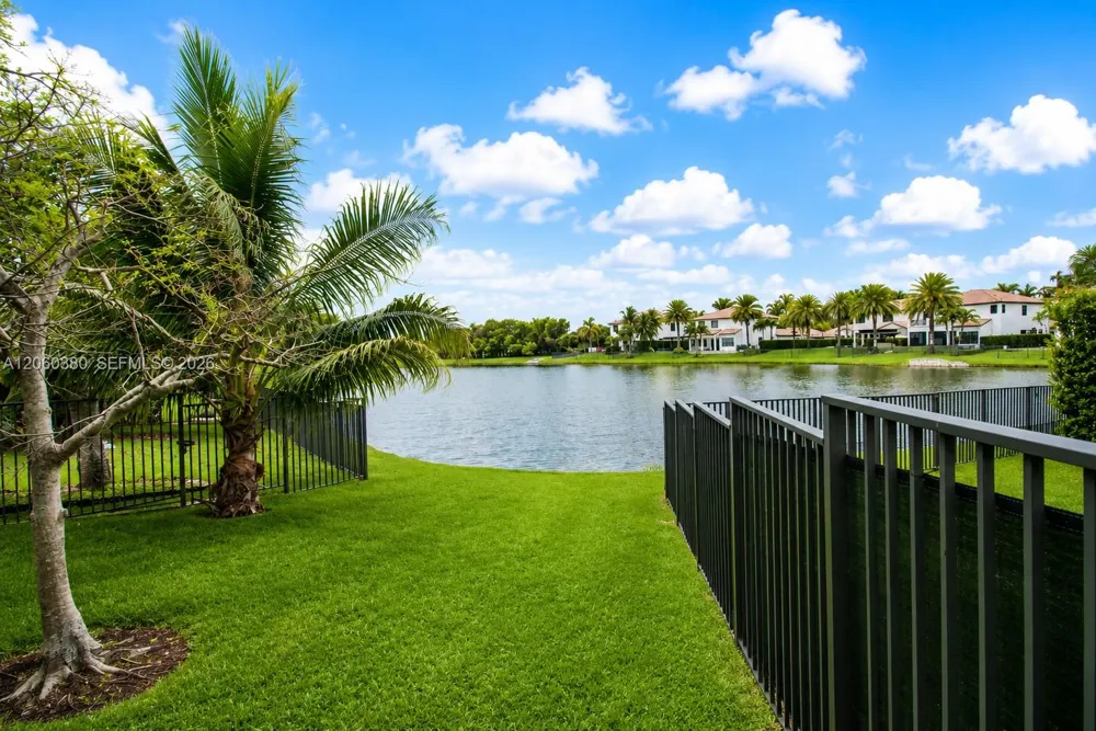 8514 NW 37th Ct Cooper City, FL 33024