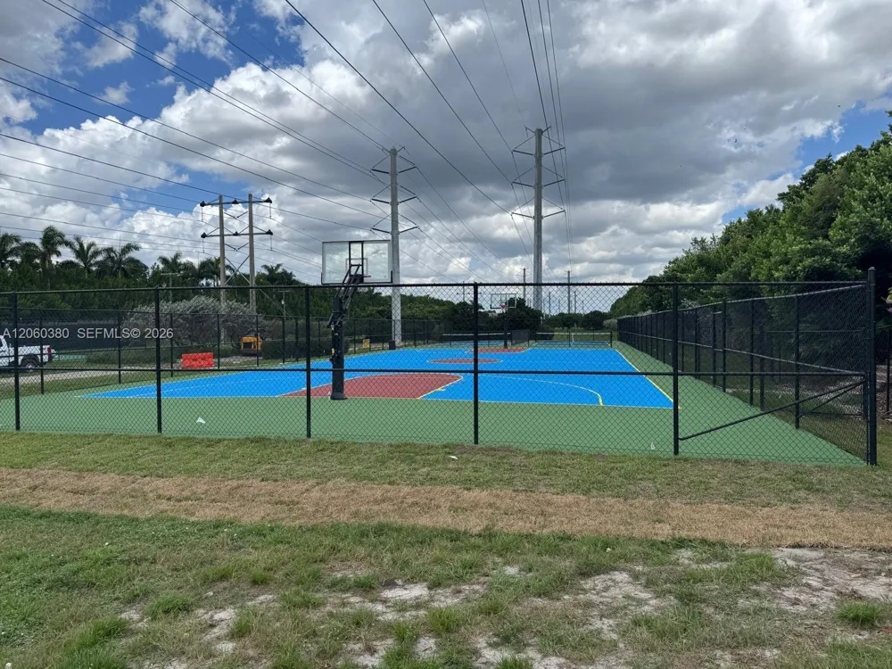8514 NW 37th Ct Cooper City, FL 33024