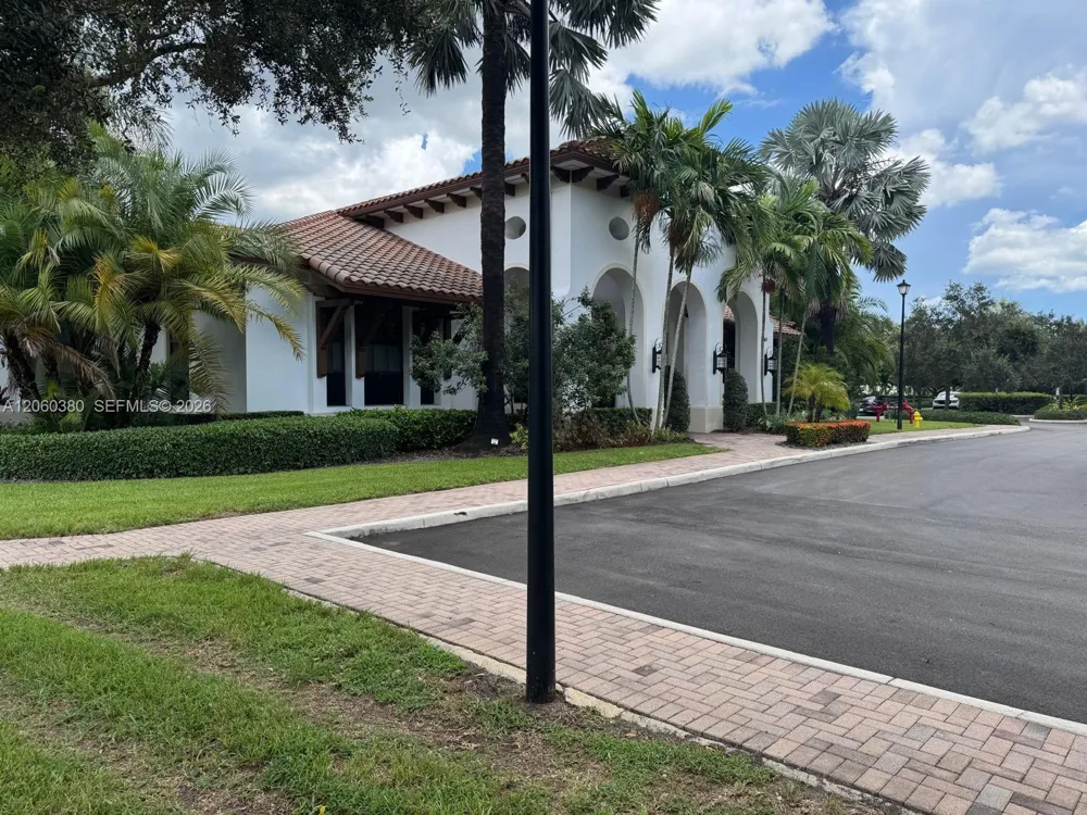 8514 NW 37th Ct Cooper City, FL 33024