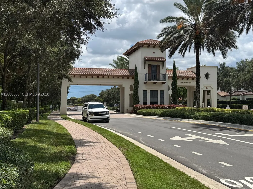 8514 NW 37th Ct Cooper City, FL 33024
