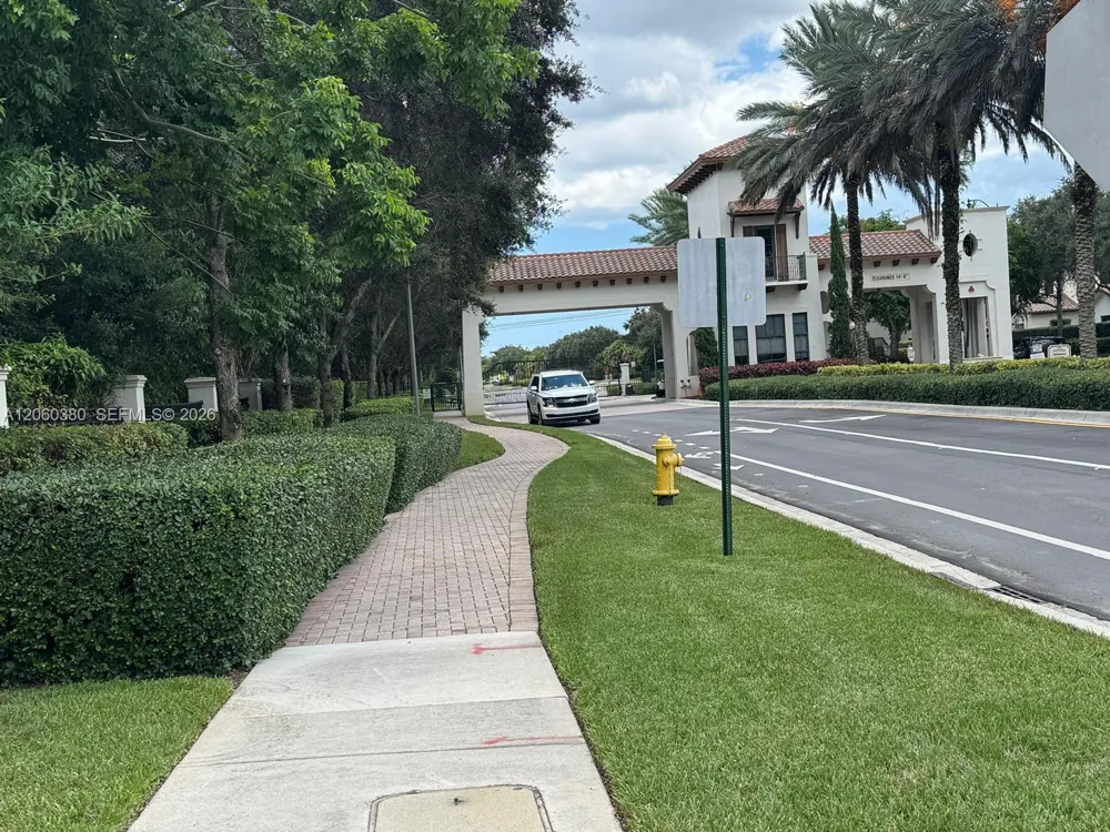 8514 NW 37th Ct Cooper City, FL 33024