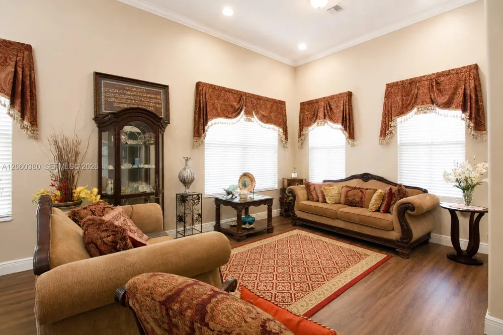 8514 NW 37th Ct Cooper City, FL 33024