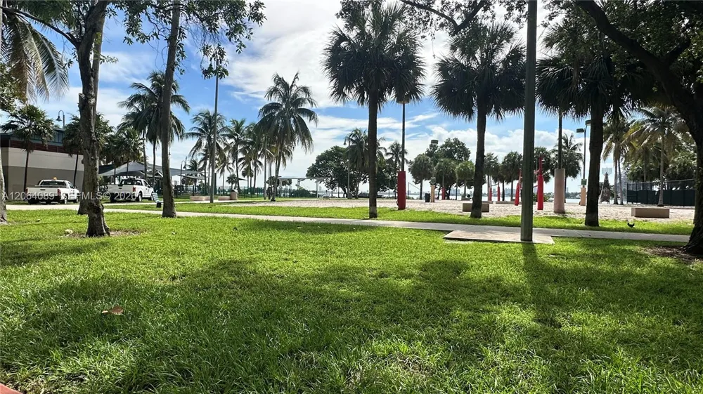 1750 Bayshore Dr #2607 Miami, FL 33132