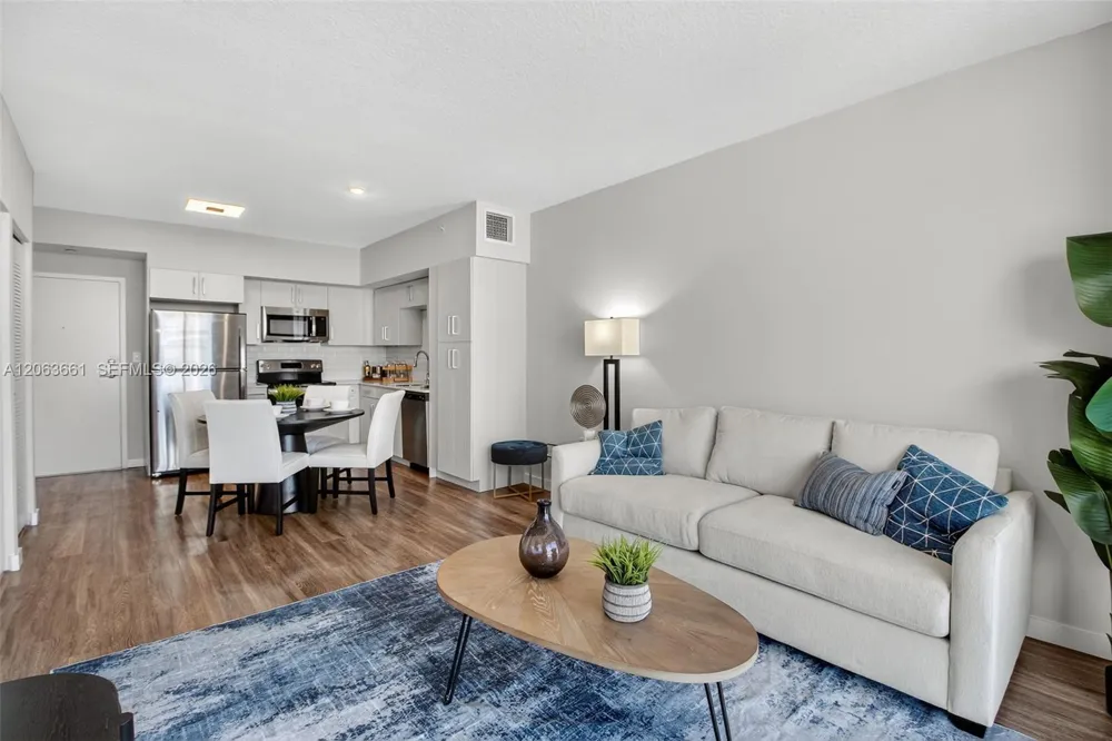 1110 NW 1st St #607 Miami, FL 33128