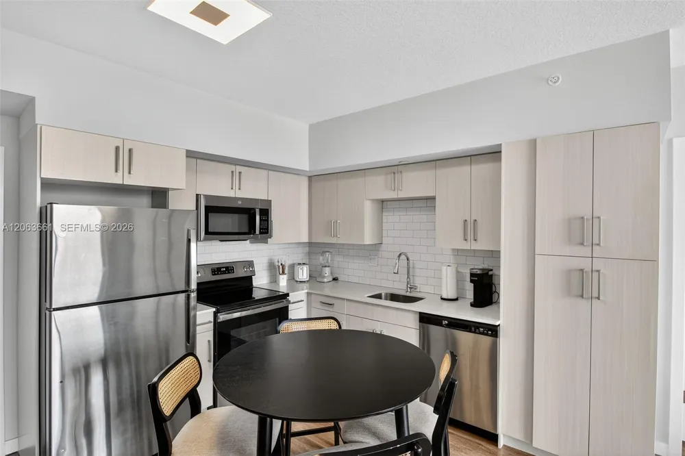 1110 NW 1st St #607 Miami, FL 33128