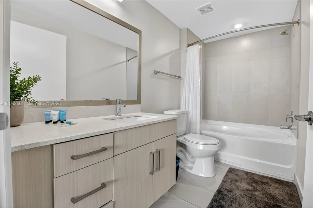 1110 NW 1st St #607 Miami, FL 33128