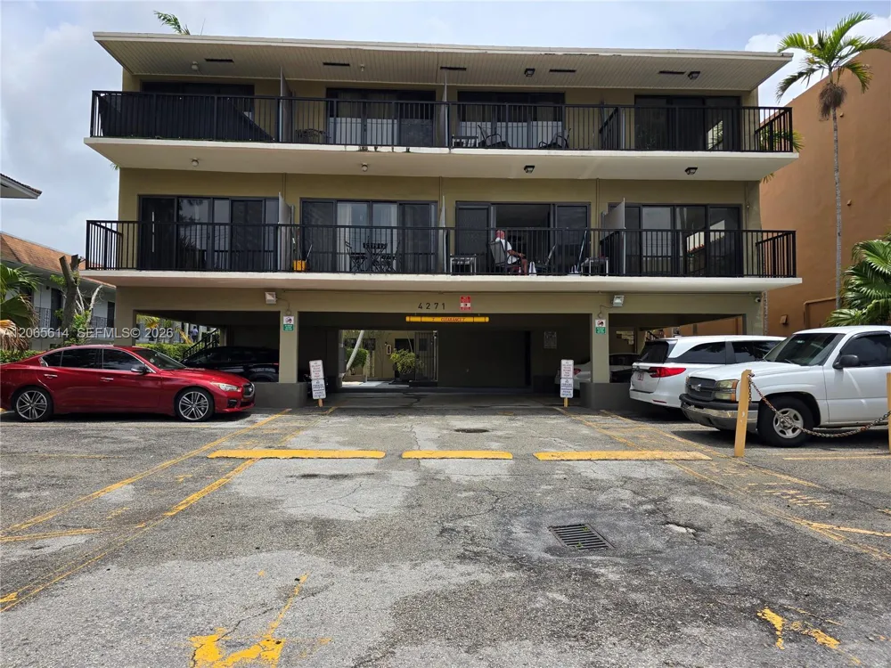4271 NW 11th St #4 Miami, FL 33126
