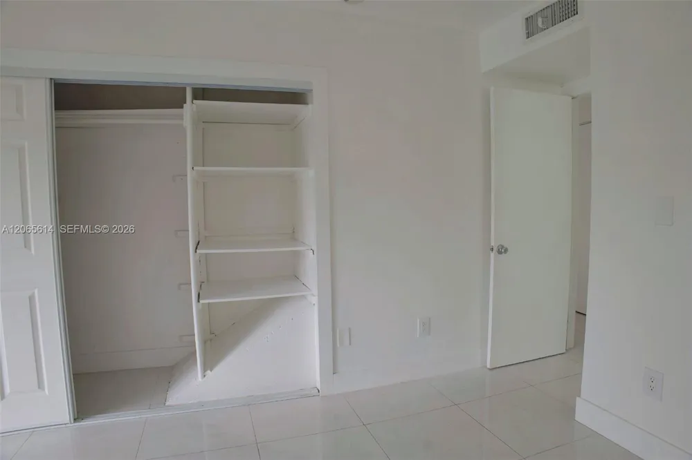 4271 NW 11th St #4 Miami, FL 33126