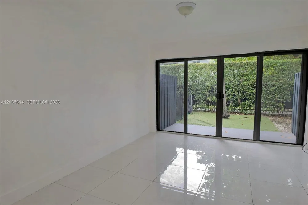 4271 NW 11th St #4 Miami, FL 33126