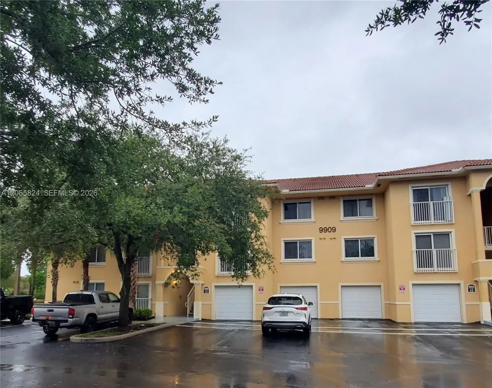 9909 Westwood Dr #12-1 Tamarac, FL 33321