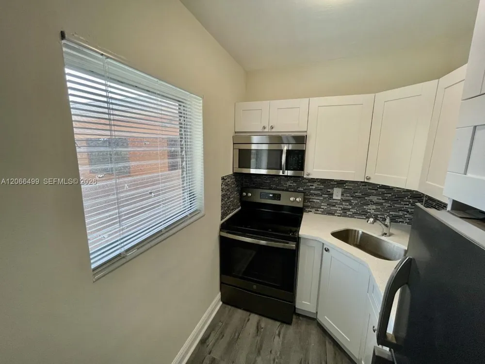 218 Santillane Ave #21 Coral Gables, FL 33134