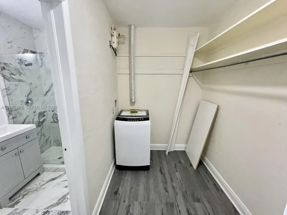 218 Santillane Ave #21 Coral Gables, FL 33134