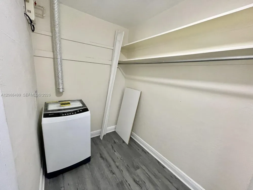 218 Santillane Ave #21 Coral Gables, FL 33134