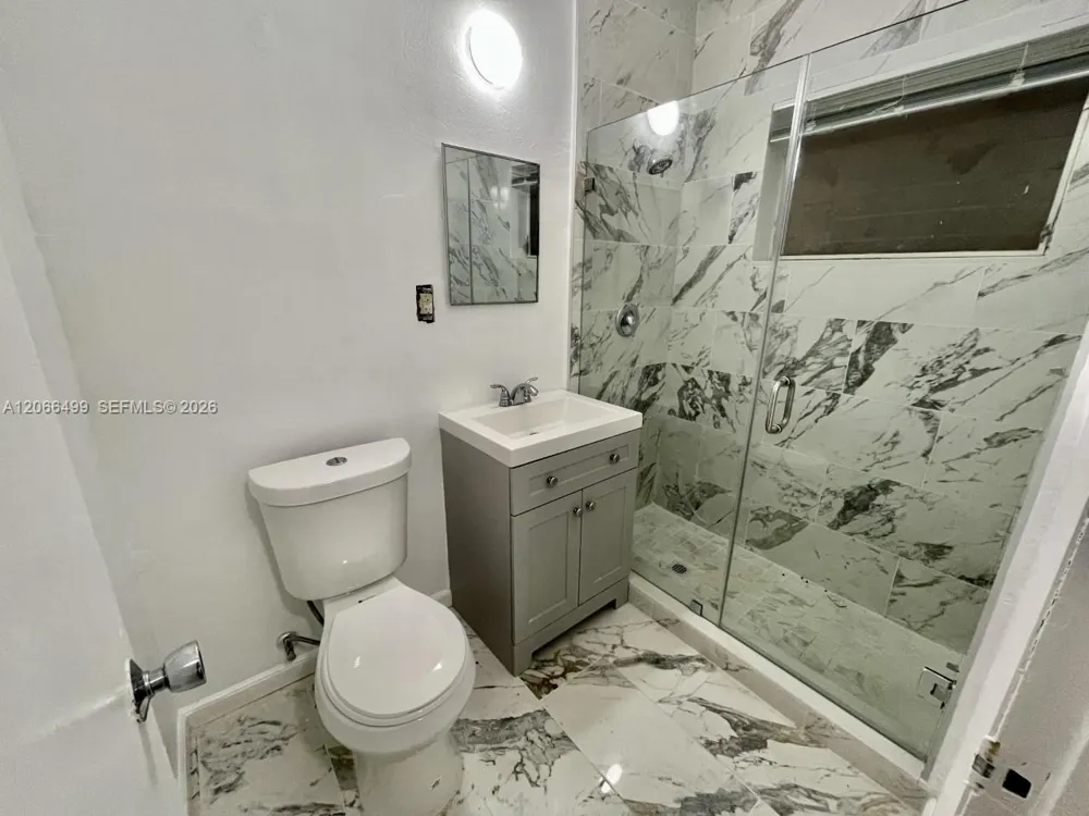 218 Santillane Ave #21 Coral Gables, FL 33134